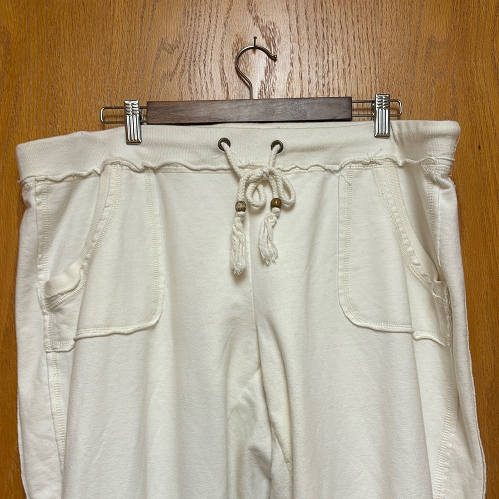 Cute Maurices white sweatpants size 2 women’s these do show wear. - Picture 4 of 11